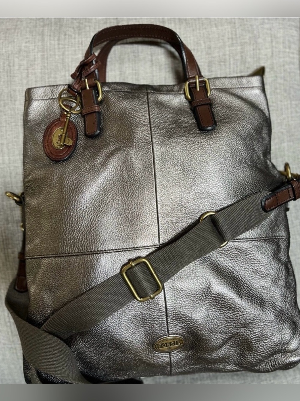 Fossil “Like New” Jual Explorer Foldover Dark Metallic Silver Messenger Bag